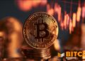 Bitcoin Investors Buy Nearly $1B In BTC ETFs