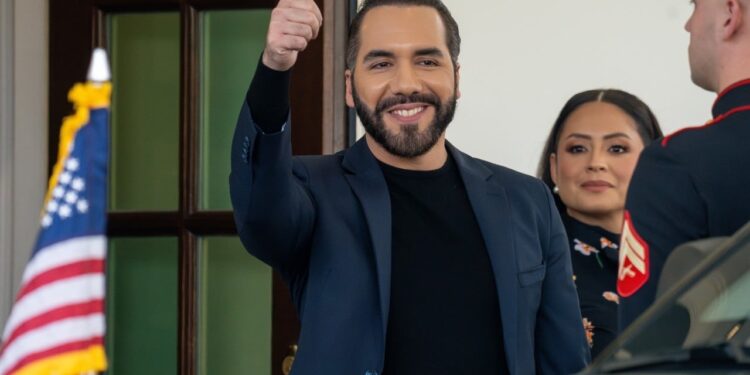 El Salvador Denies Stablecoin Pivot as Bitcoin Treasury Grows